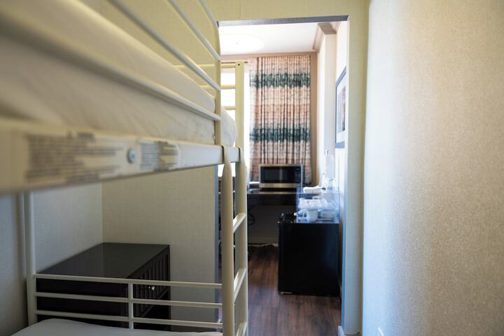 Room 42 of 98