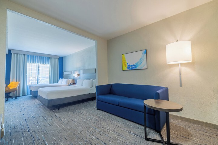 Room 32 of 64