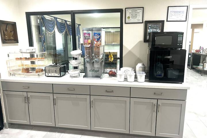 Breakfast/Coffee Service 60 of 68