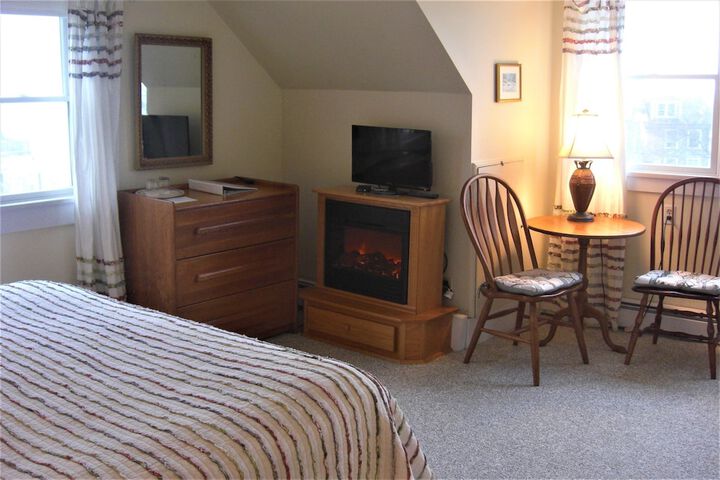 Room 28 of 68