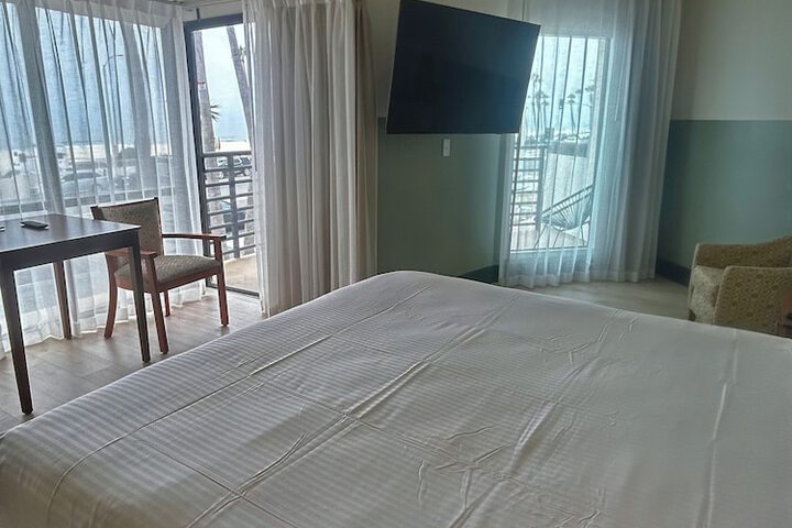 Room 33 of 86