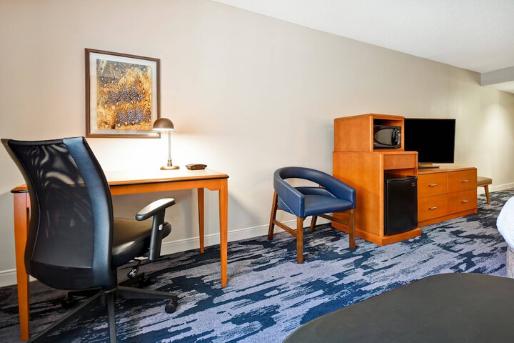 Room 13 of 33