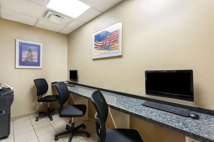 Business Center 61 of 61
