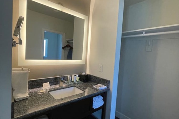 Hi View Inn & Suites