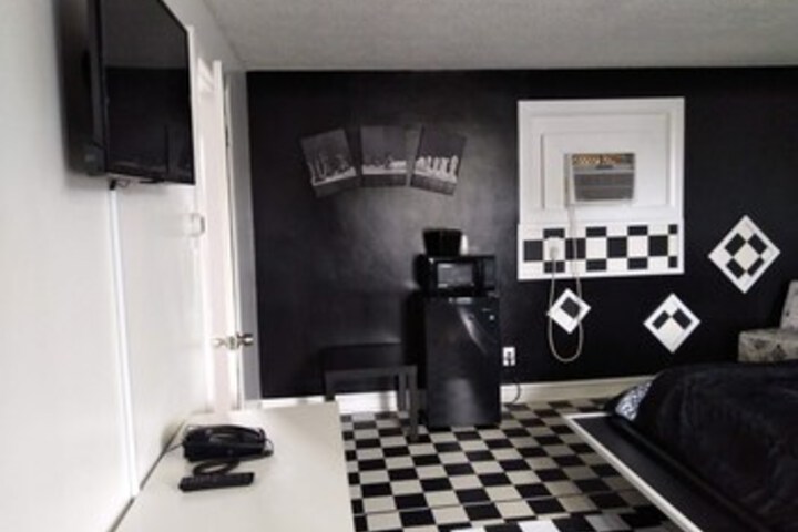 Town Line Motel