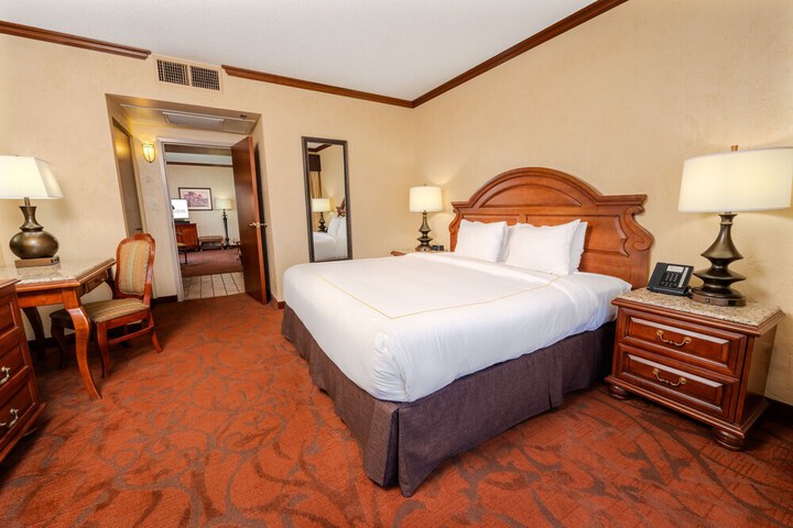 Chateau on the Lake Resort Spa and Convention Center