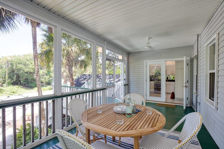 Hemlock by Avantstay Minutes From Folly Beach w / Multiple Patios