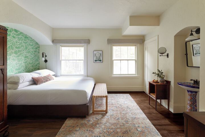 Room 18 of 49