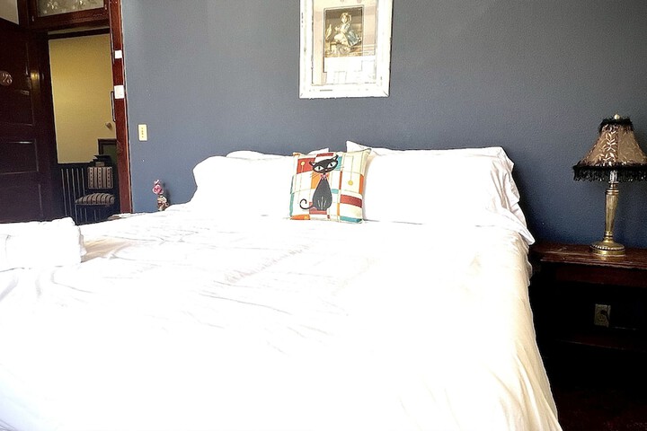 Room 35 of 73