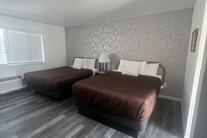 Room 30 of 65