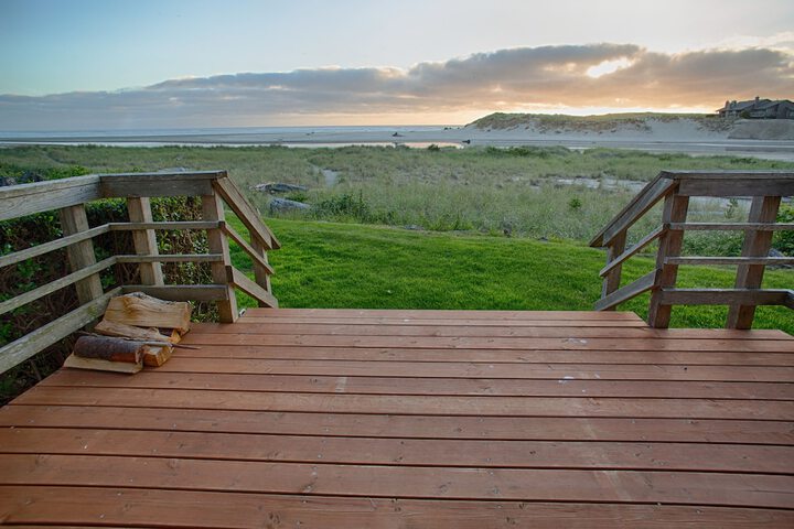 The Waves / The Argonauta Inn/The White Heron Lodge