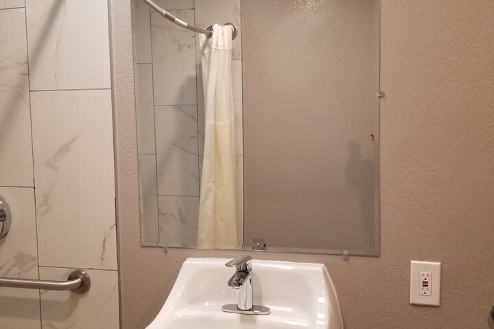 Room 19 of 38