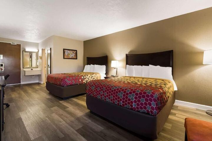 Perry Inn & Suites National Fairground I 75