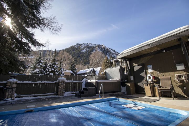 Pool 8 of 64