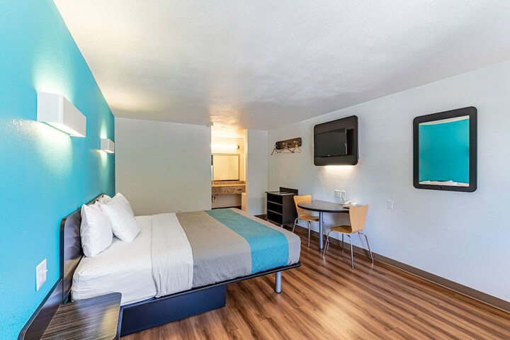 Room 14 of 30