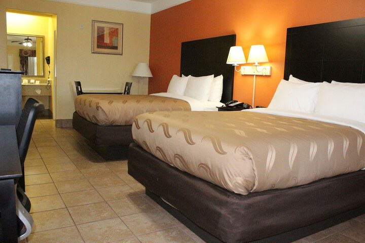 Quality Inn & Suites at the Outlets Mercedes / Weslaco