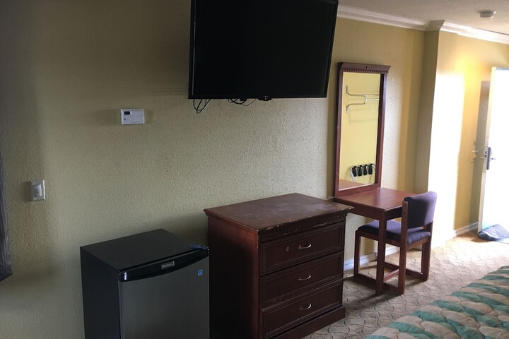 Bellflower Travel Inn