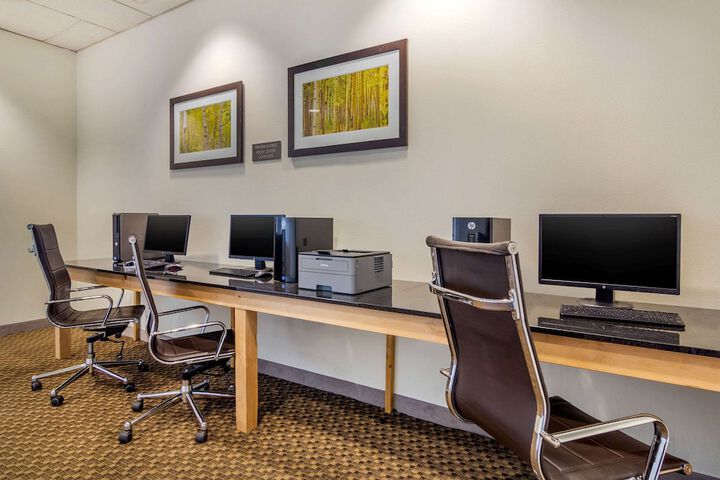 Business Center 48 of 51
