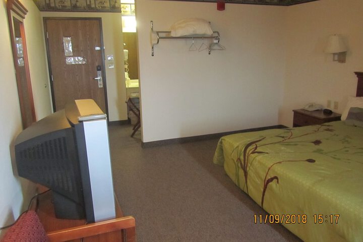 Room 16 of 36