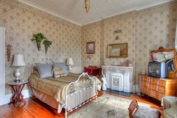 Victorian House Bed & Breakfast