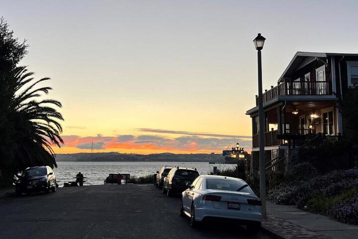 Shorelight Inn