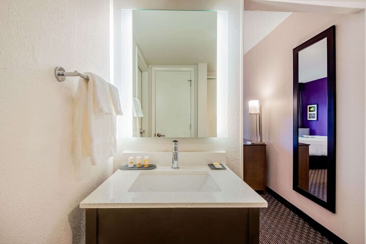 Room 42 of 69