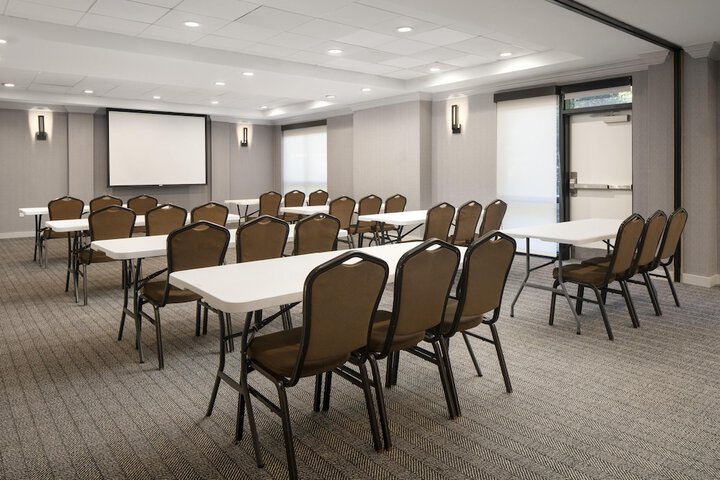 Hyatt Select Richmond / Chester