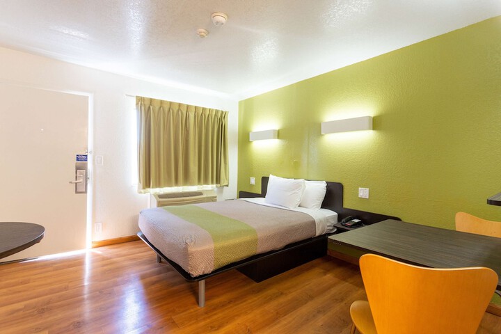 Room 22 of 34