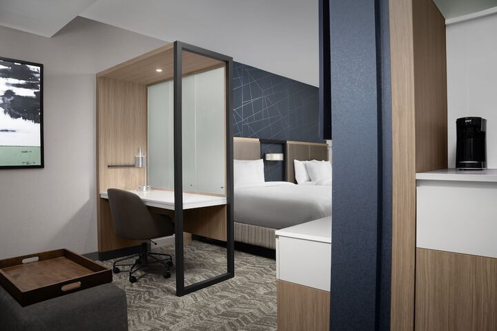 Room 18 of 28