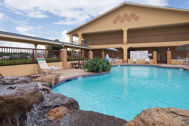 Pool 4 of 25