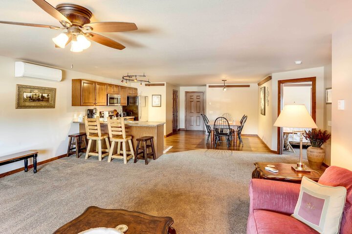 Centrally-located Deadwood Apt w / Mountain Views!