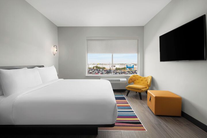 Room 9 of 28
