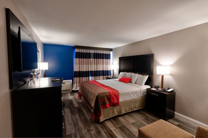 Room 17 of 36
