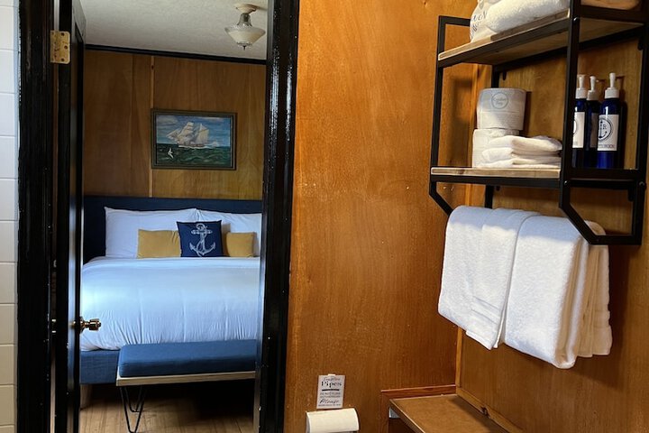 Room 43 of 99