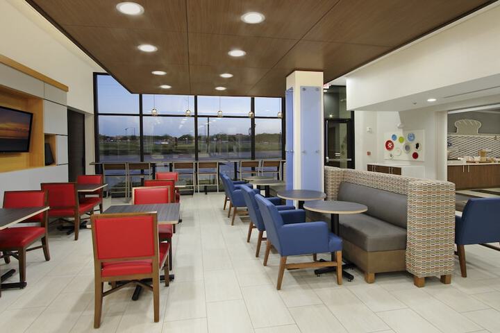 Holiday Inn Express & Suites Dallas-Frisco NW Toyota Stdm by IHG