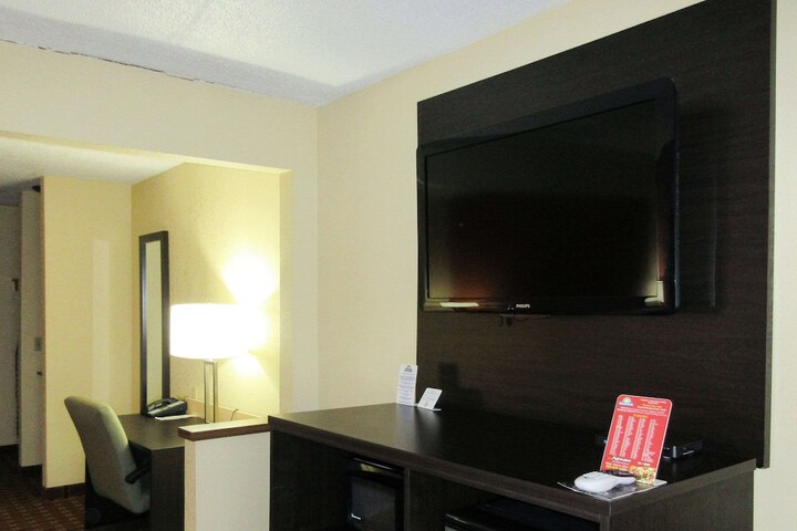 Quality Inn & Suites Benton Harbor - St. Joseph