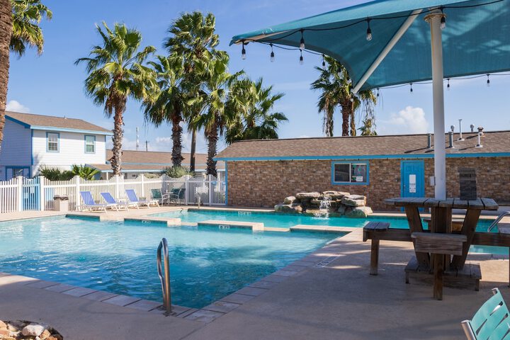 Pool 11 of 44