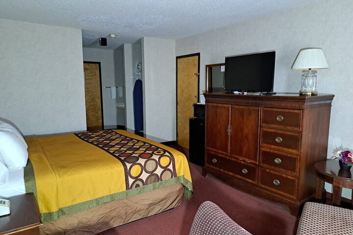 Room 8 of 11