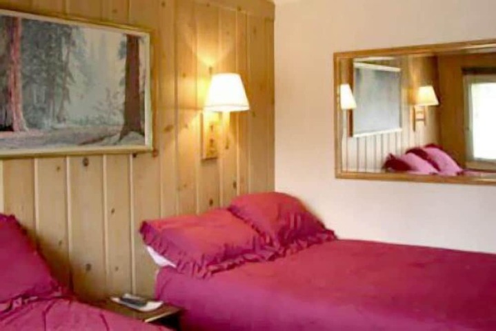 Room 8 of 18
