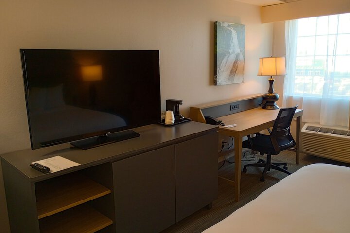 Room 10 of 33