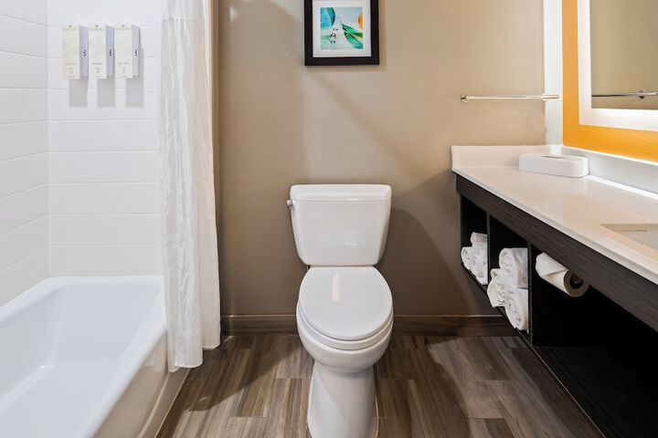 Holiday Inn Express & Suites Pasadena Houston Southeast by IHG