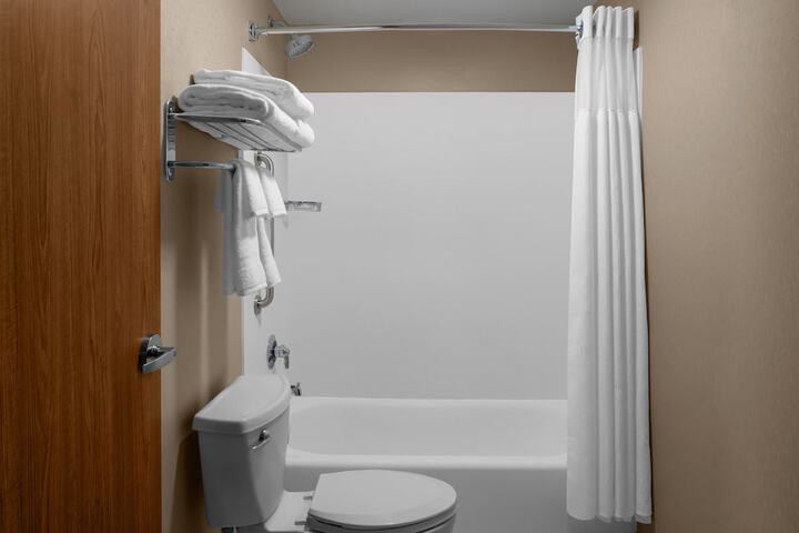 Room 13 of 40