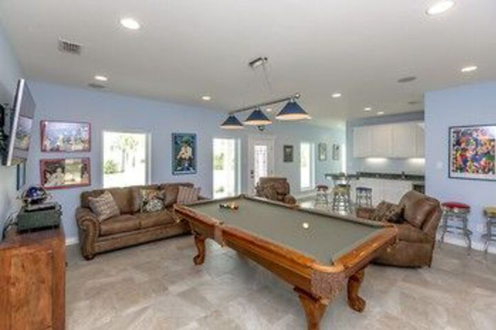 5BR 4 5BA Newly Built Luxury Beach House by RedAwning