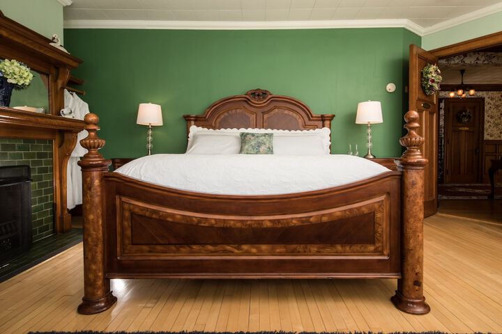 Honeybee Inn Bed & Breakfast