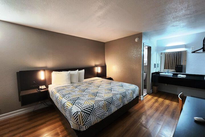 Room 10 of 41