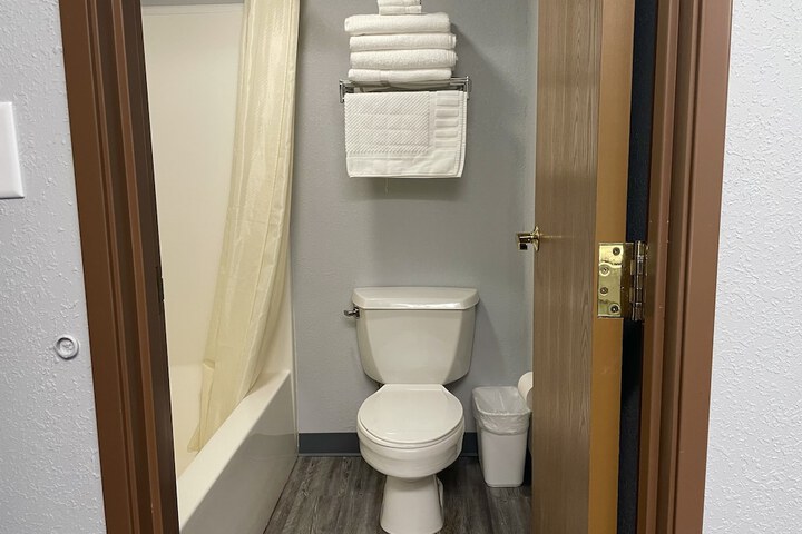 Room 17 of 32