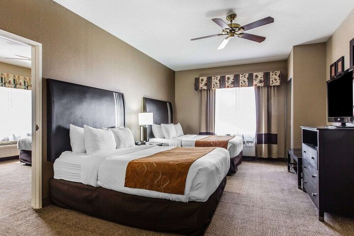 Room 32 of 39