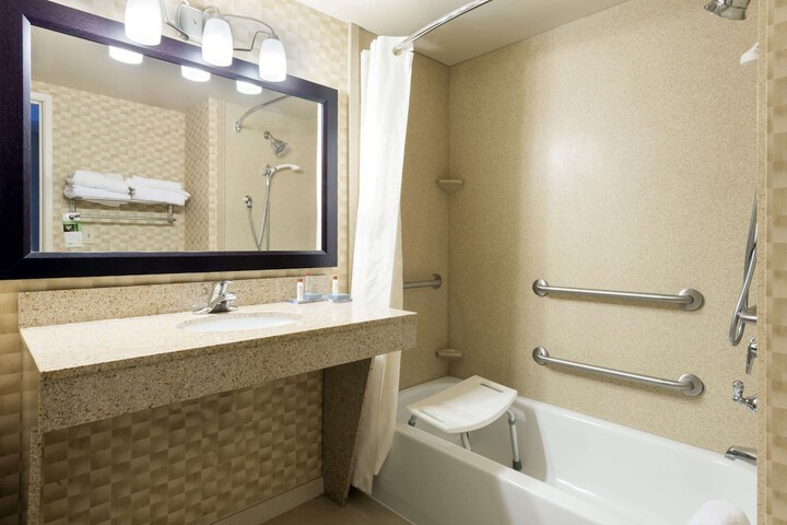 Room 7 of 25