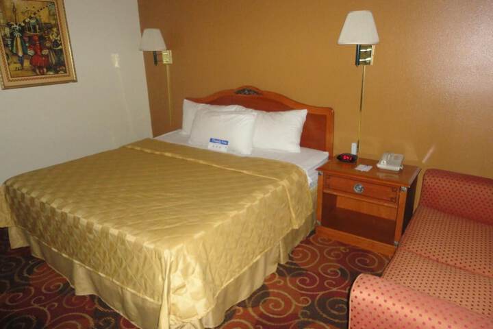 Room 12 of 20