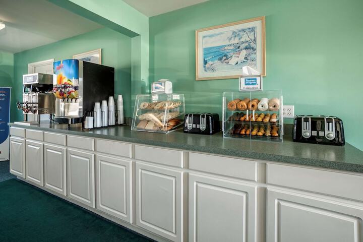 Breakfast/Coffee Service 27 of 30
